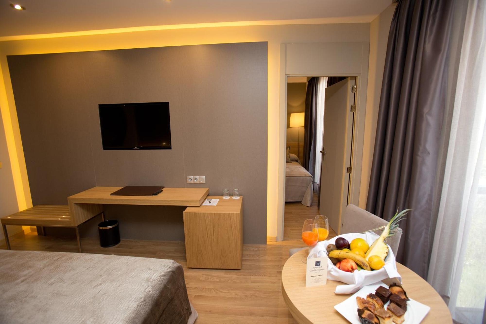 M.A. Hotel Sevilla Congresos Room photo
